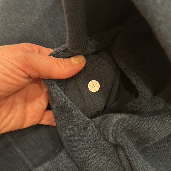 lululemon Size 6 Full Zip Scuba Hoodie in Heathered Naval Blue - Picture 3 of 4